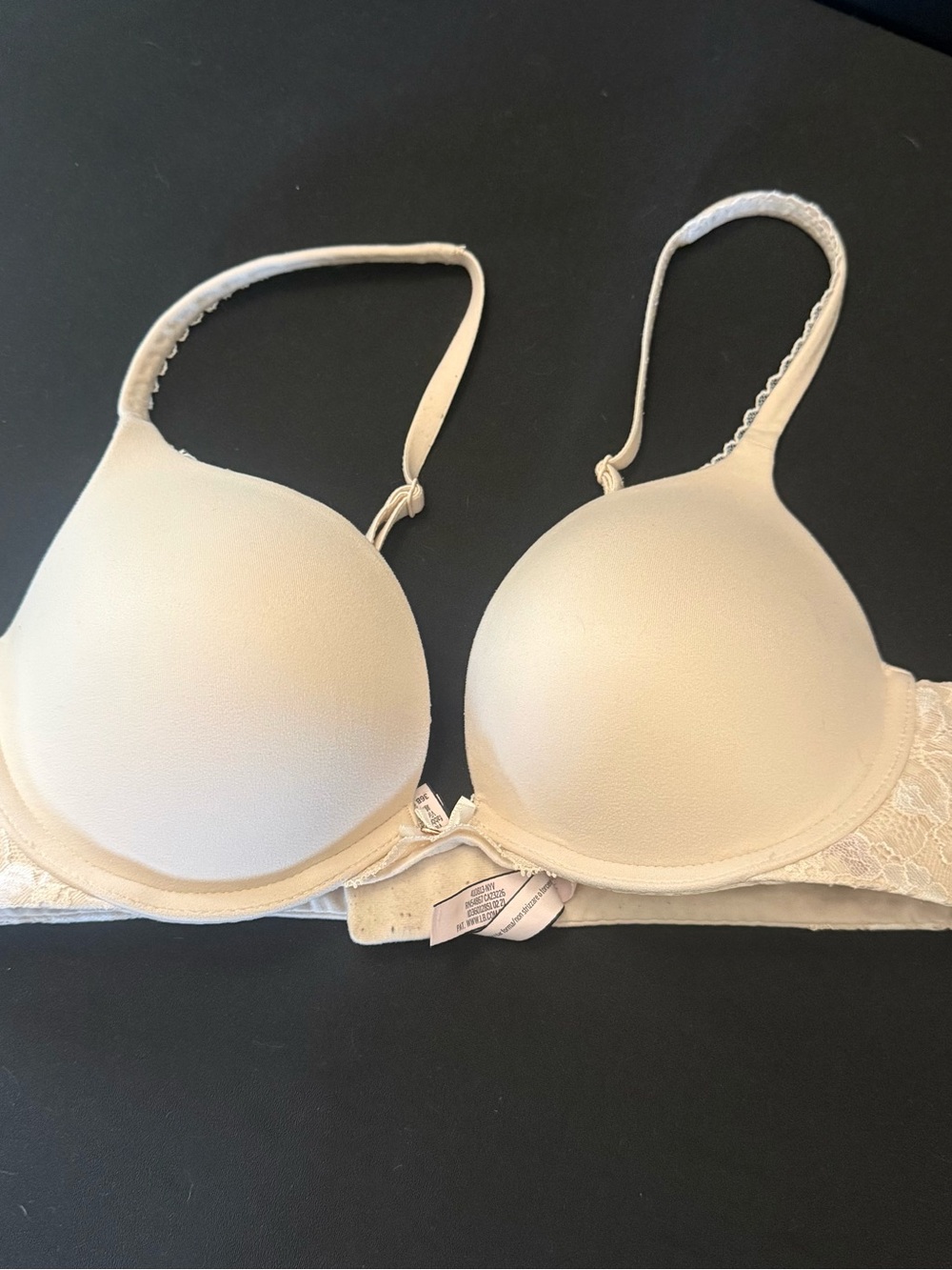 Victorias Secret Smooth Molded T-Shirt Bra in Cream